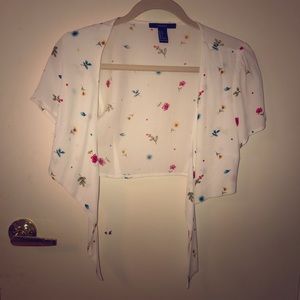 Floral crop top that ties in the front 💐